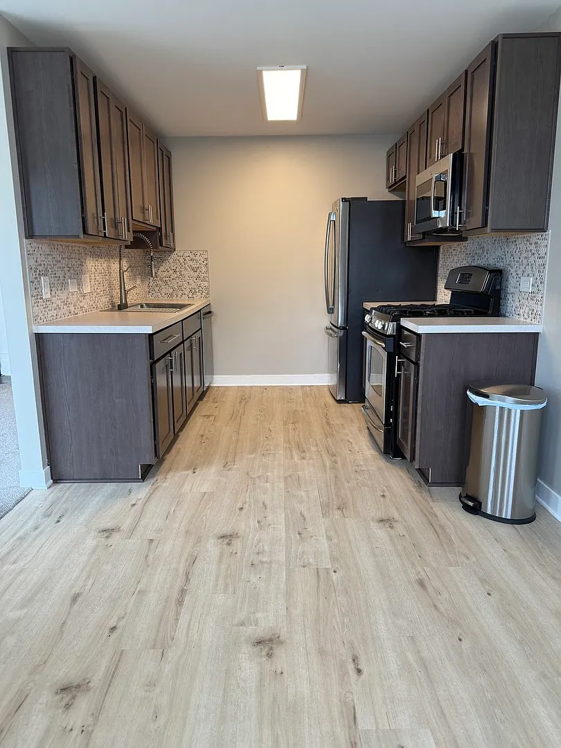 2 bed, 1200 sqft, $2,400 — Photo 3