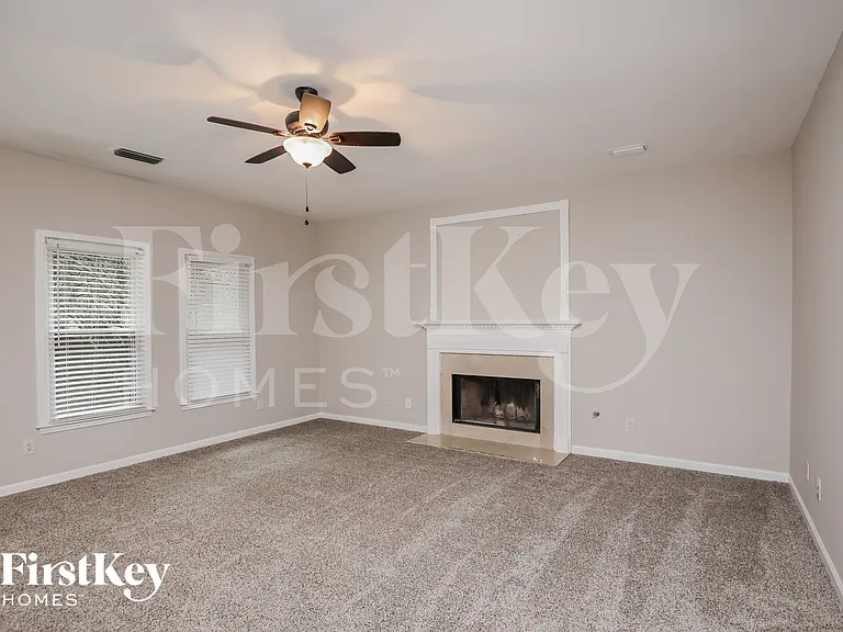 3215 Maple Terrace Dr — Photo 3