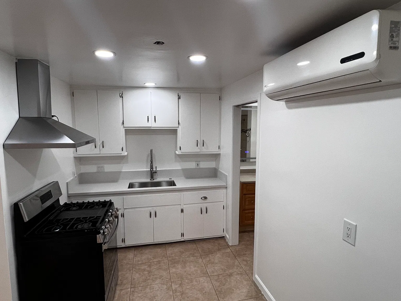 Studio, 450 sqft, $1,850 — Photo 3