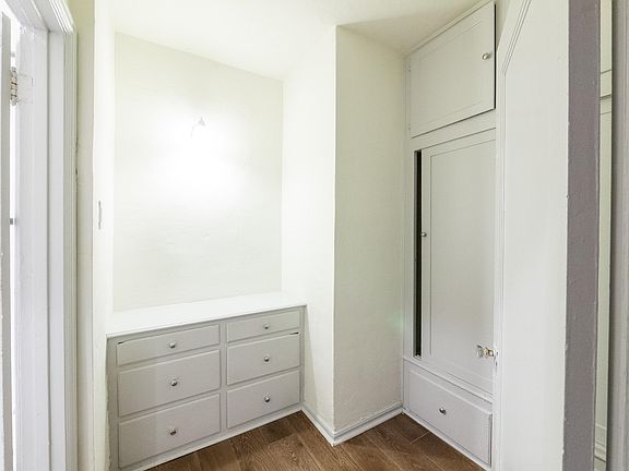 5th image of 808 S Hobart Blvd APT 102