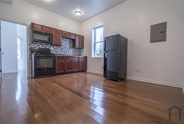 1st image of 825 N 41st St #4