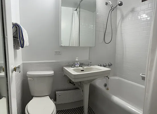 Rented by R New York | media 22