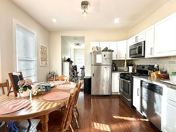 2nd image of 6 Rice St #1