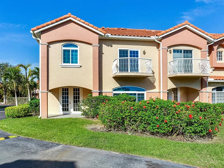 6302 Vista Verde Dr E — Photo 49
