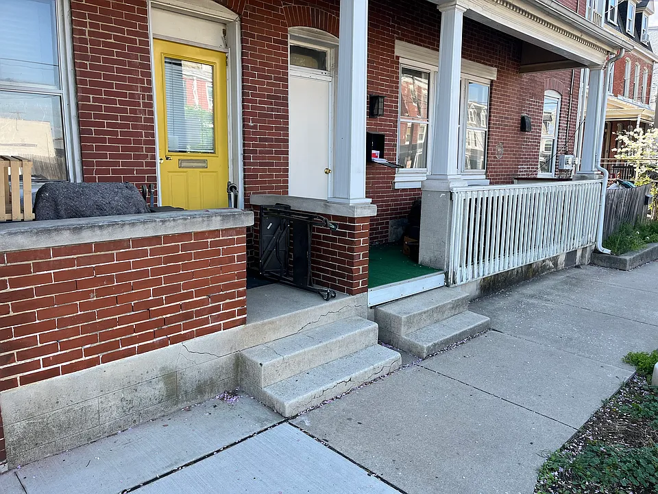Side view featuring rear unit (white door) with porch.