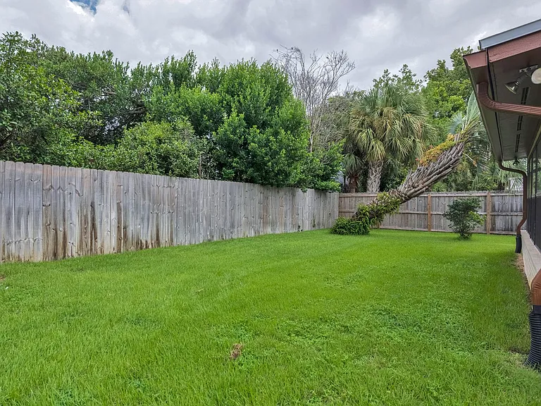 967 Grand Canal St — Photo 40