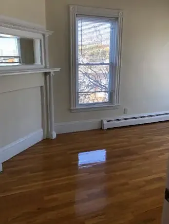 3 bed, 700 sqft, $3,300 — Photo 3