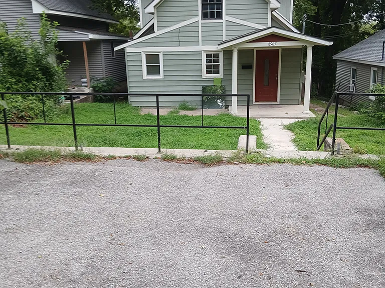 8907 Lexington Ave — Photo 2