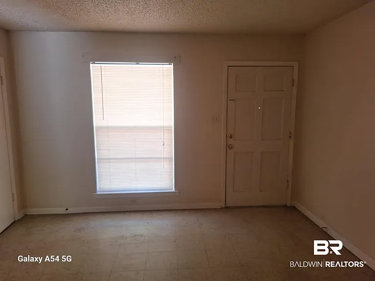 2211 Wolf Ridge Rd #B — Photo 5