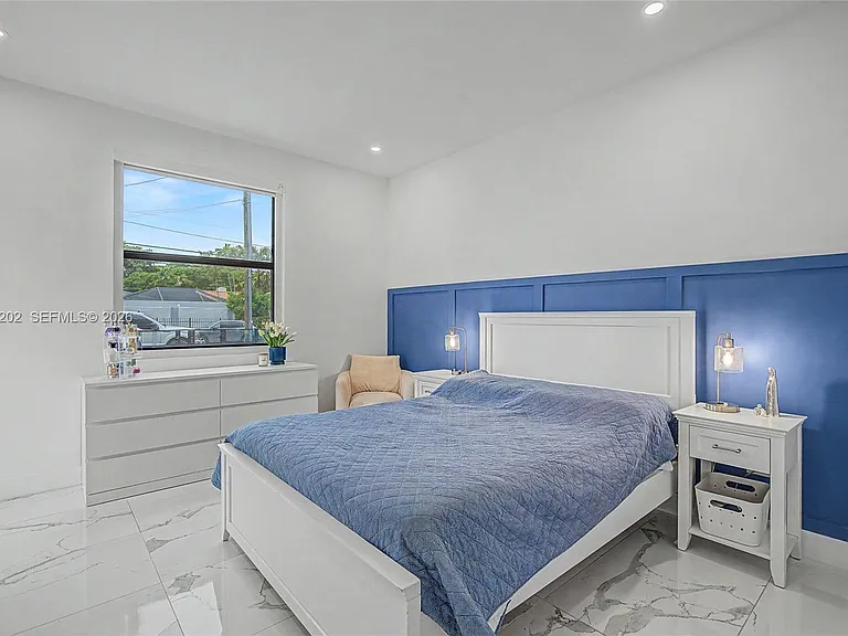 2320 SW 14th St — Photo 15