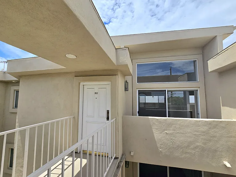 1559 Armacost Ave #302 — Photo 3