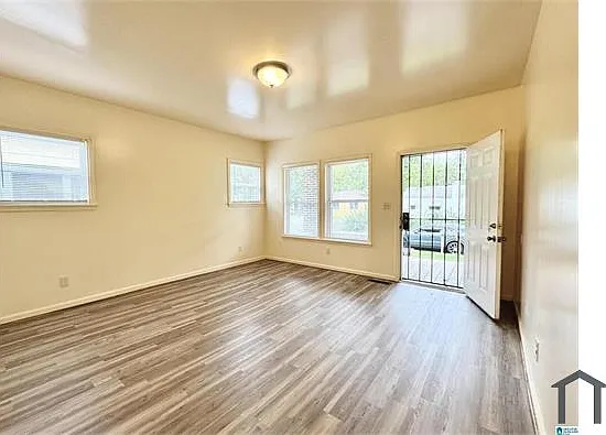 2 bed, $700 — Photo 2