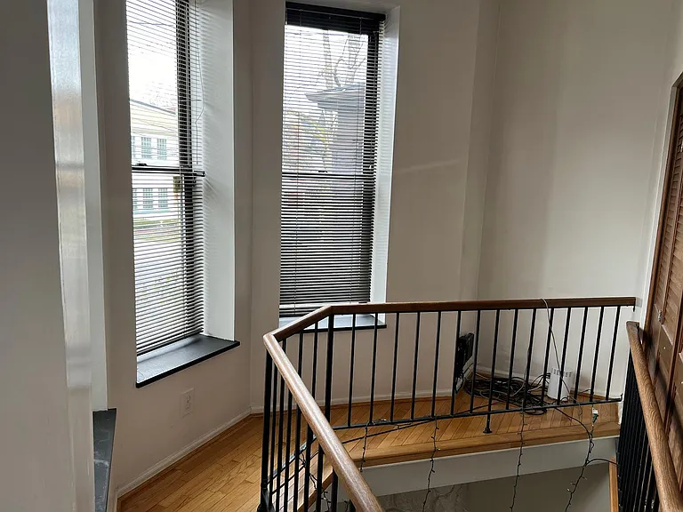 5716 Howe St — Photo 14