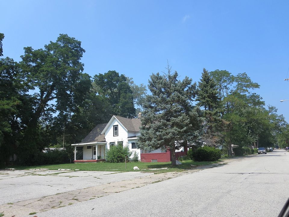 2nd image of 122 Helen St