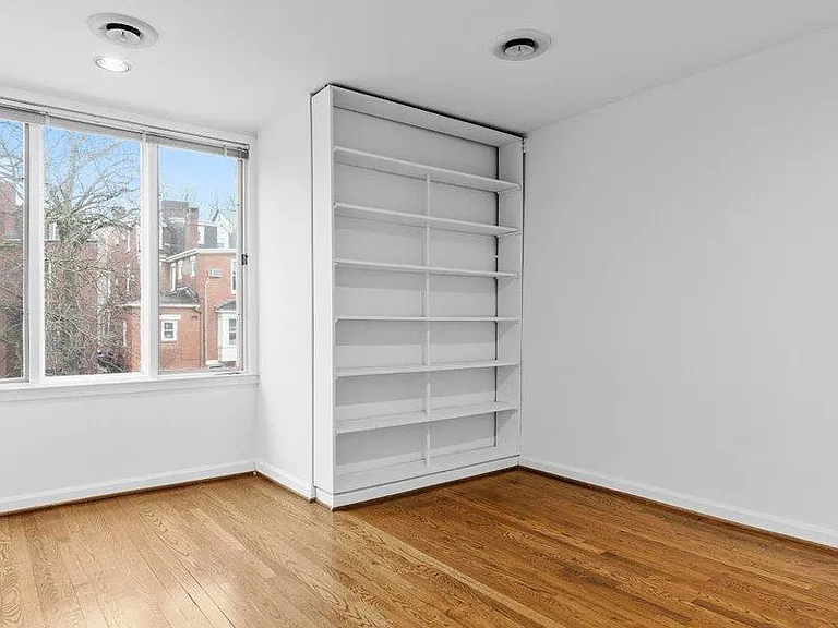 6324 Howe St #21 — Photo 8