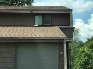 827 Stone Ridge Pl, Dubuque, IA 52001