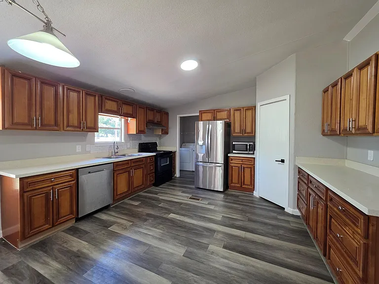 12121 Old County Rd — Photo 7