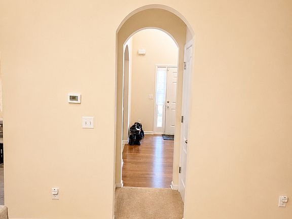 4th image of 151 Holbrook Dr