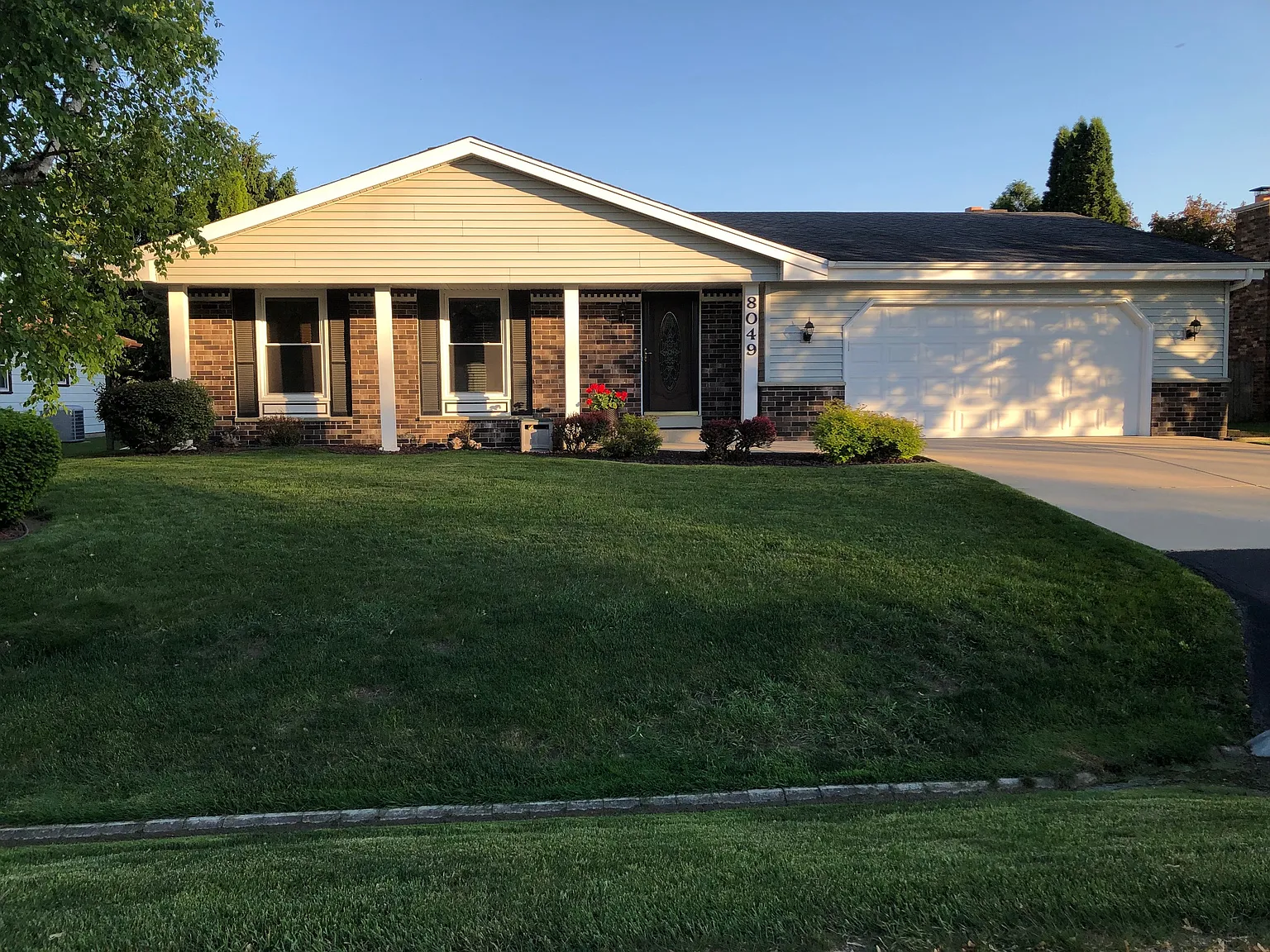 8049 Crystal Dr photo 1