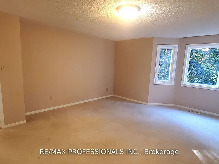2545 Addingham Cres — Photo 29