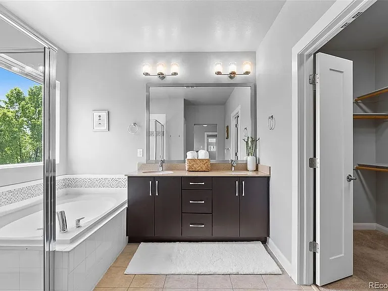 6771 Raritan Dr — Photo 16