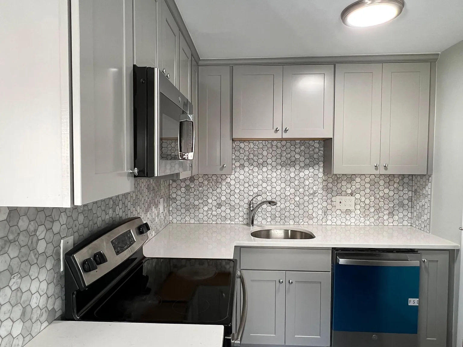 3 bed, 1100 sqft, $3,300 — Photo 1