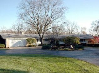 943 Hillcrest Rd, Elgin, IL 60123