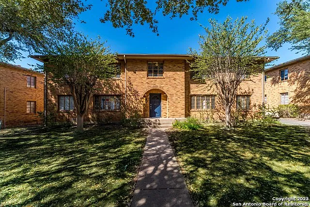 1 bed, 1.0 bath, 925 sqft, $895 — Photo 1