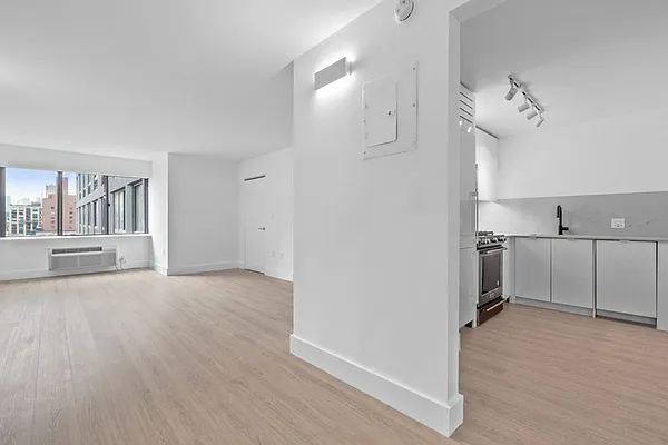 Rented by Greystar | media 6