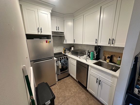 4th image of 35 Glencoe St APT 25
