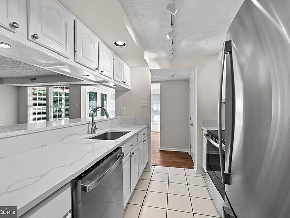 4th image of 627 Deering Rd