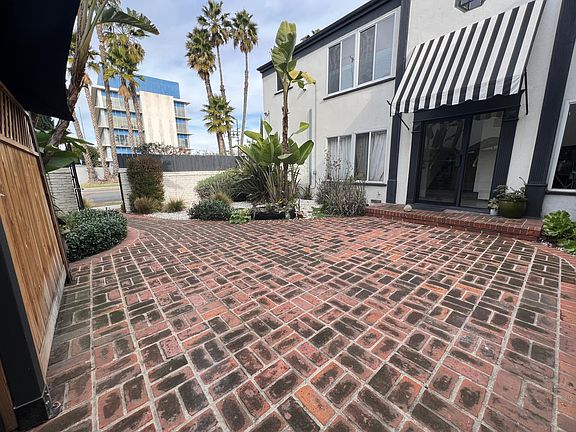 3rd image of 10672 Ayres Ave APT 3