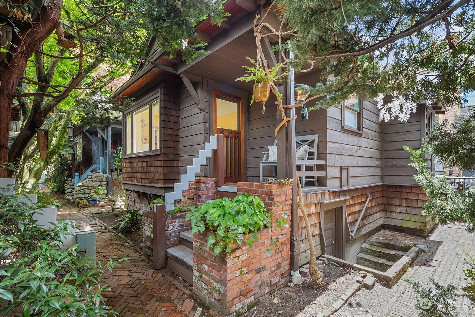 713 Summit Avenue E #C photo 1