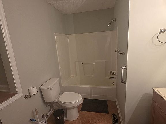 5th image of 105 Orange Cir