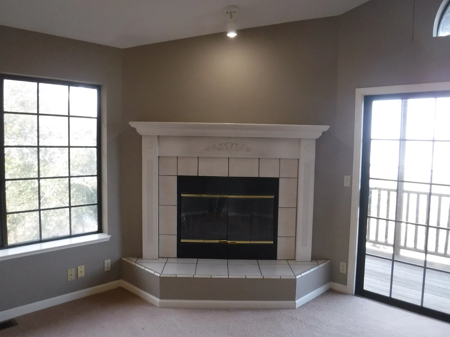 3 bed, 2366 sqft, $2,200 — Photo 2