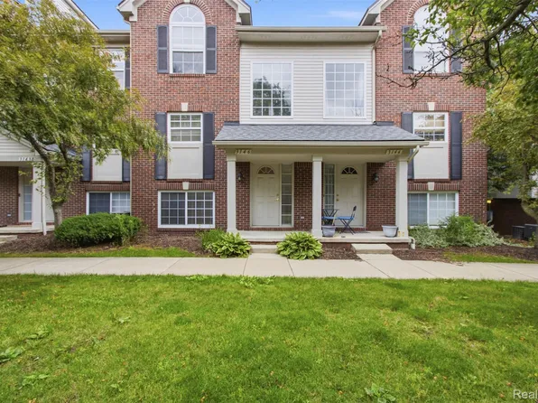 3146 Promenade Cir, Ann Arbor, MI 48108