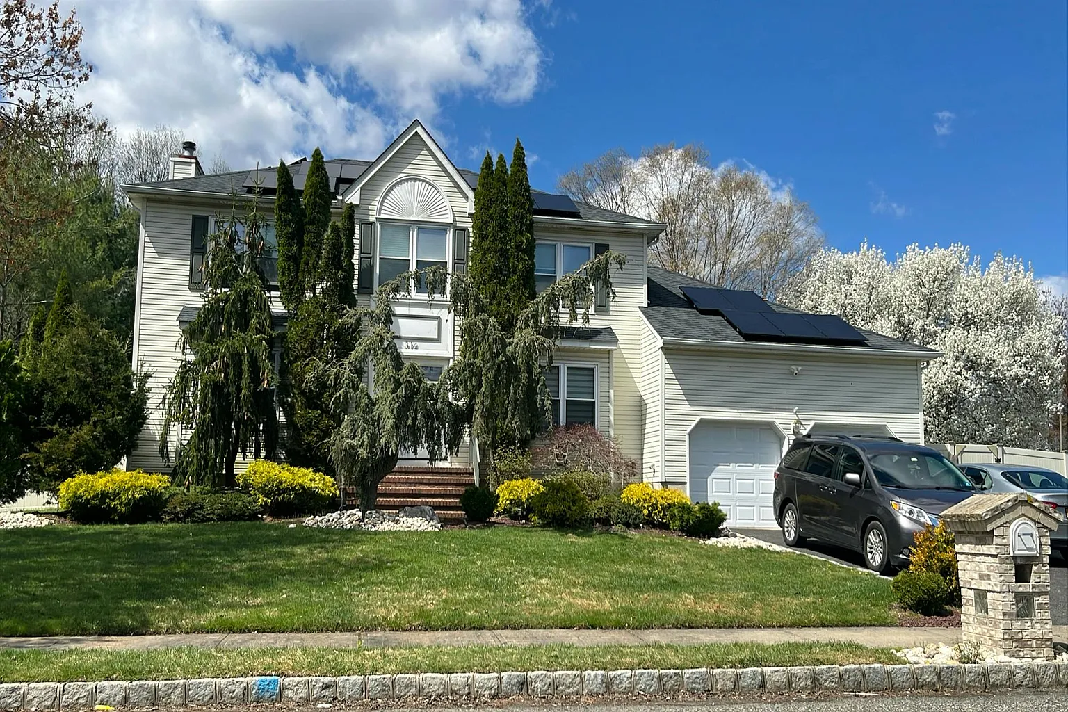 314 Mackenzie Dr photo 1