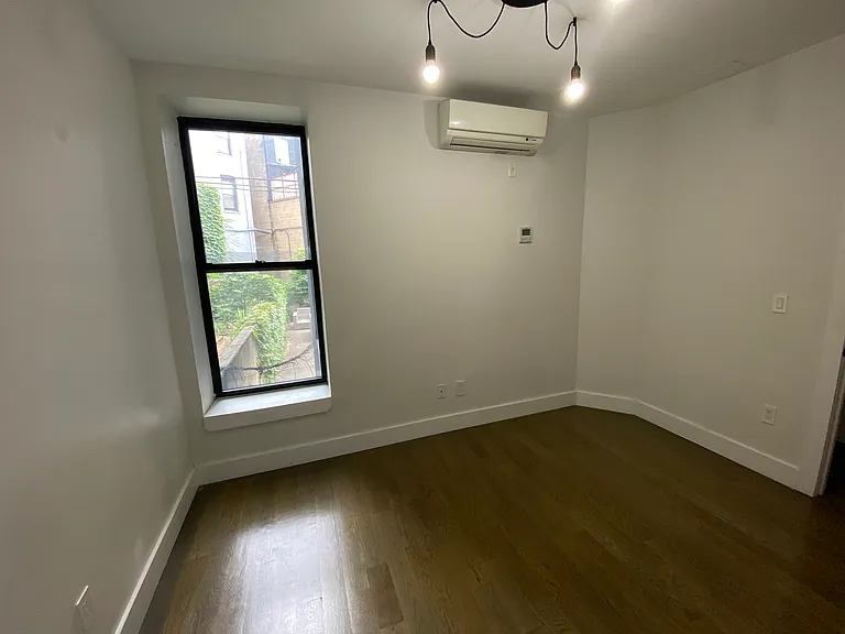 961 Seneca Ave #1B — Photo 6