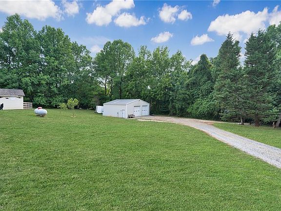 4th image of 4950 Oak Garden Dr