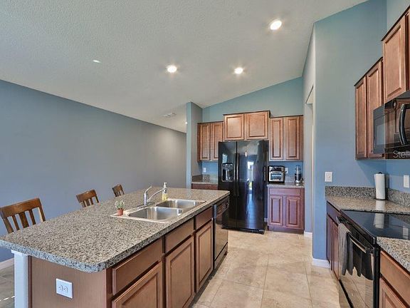 4th image of 15712 Greenleaf Bay St