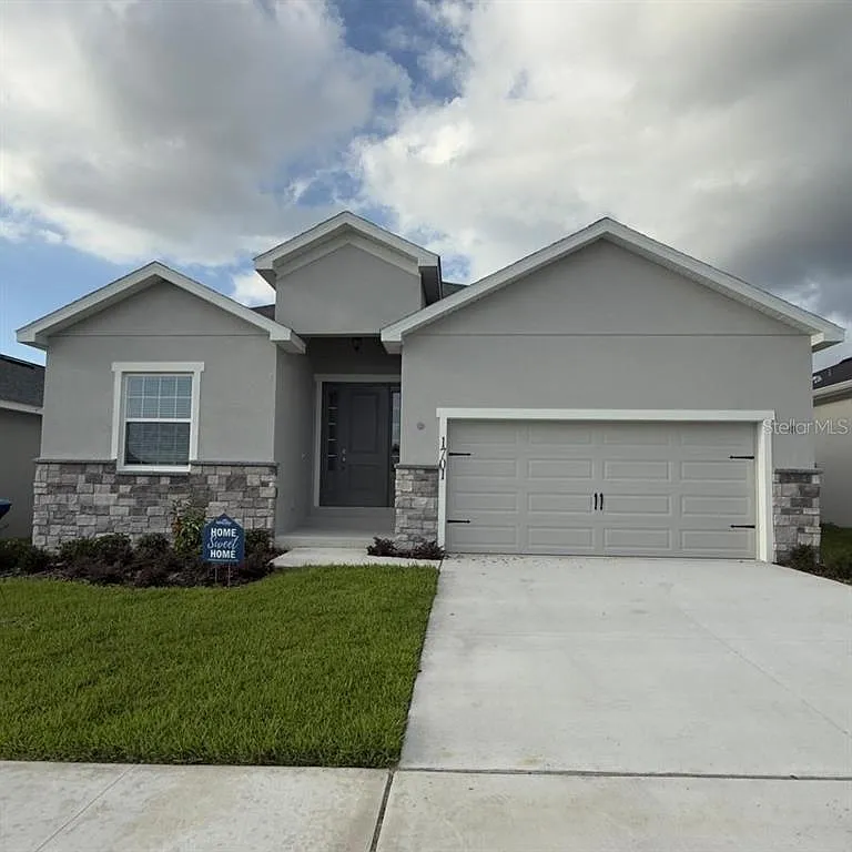 4 bed, 2.5 bath, 2029 sqft, $2,450 — Photo 1