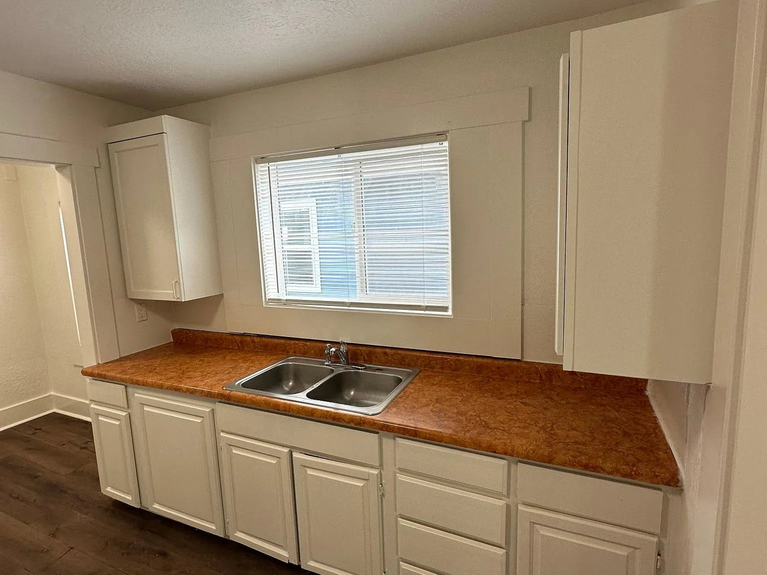 888 Highland Ave NE — Photo 3