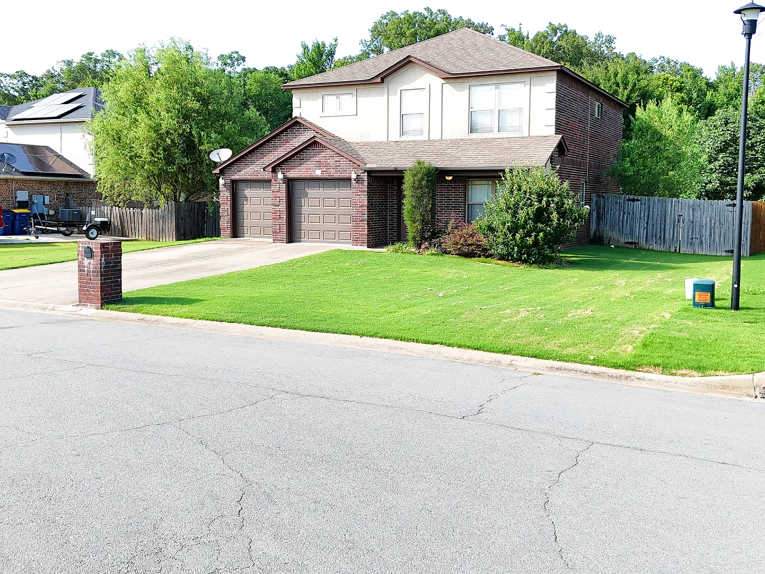 3 bed, 2.5 bath, 1910 sqft, $1,900 — Photo 2