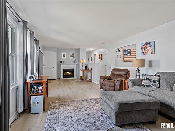 3rd image of 49 Foresters Ln