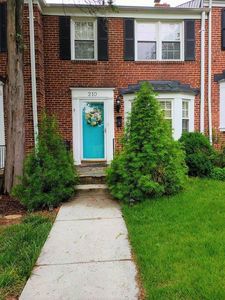210 Stevenson Ln, Baltimore, MD, 21212