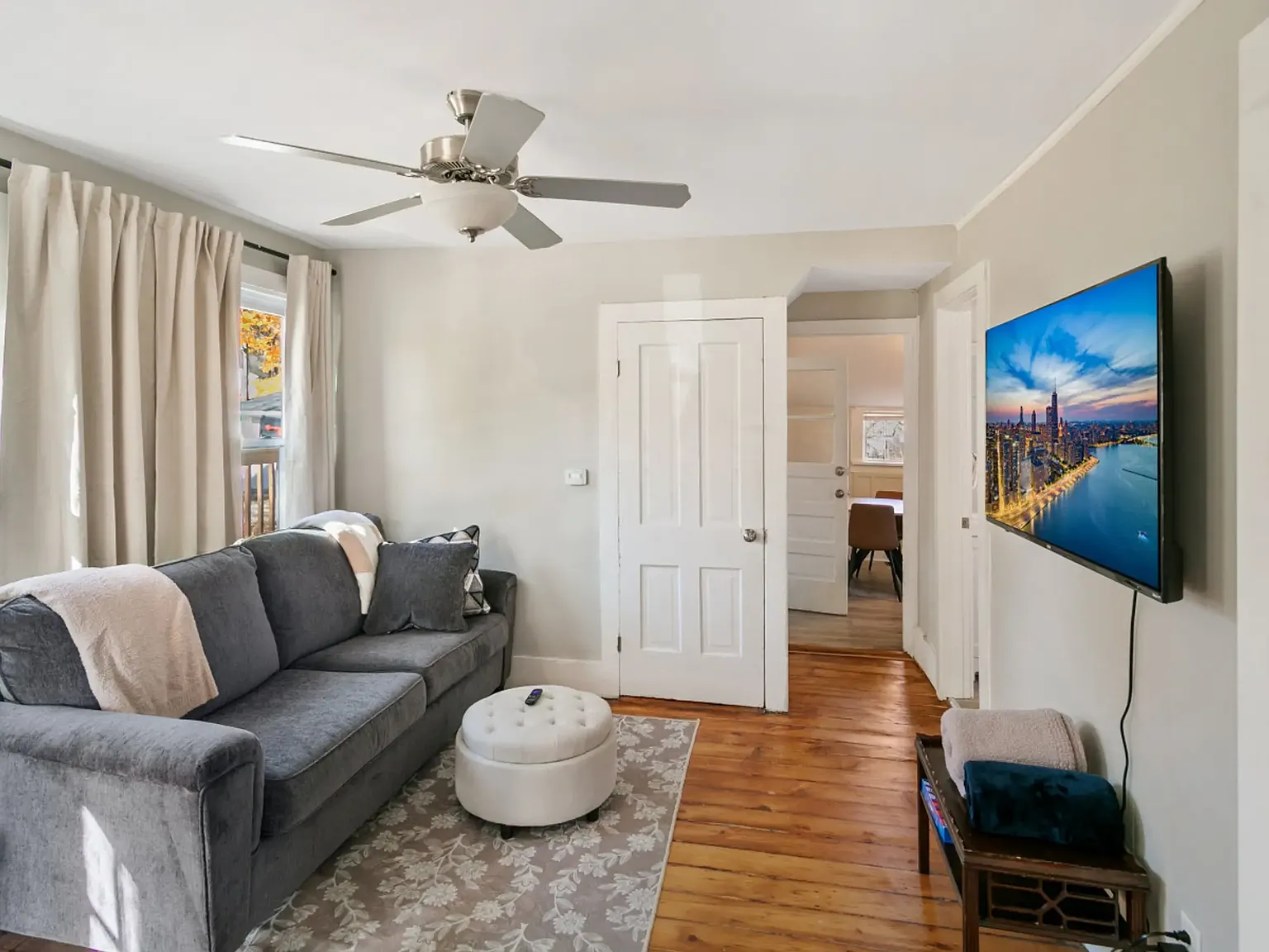 2 bed, 963 sqft, $3,200 — Photo 2