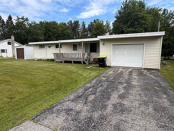 2nd image of 1098 Wayne Rd