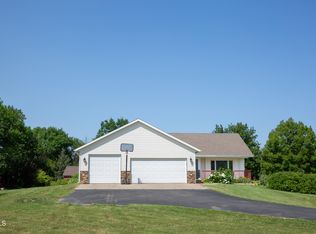 3601 Scenic Dr, Bismarck, ND 58504