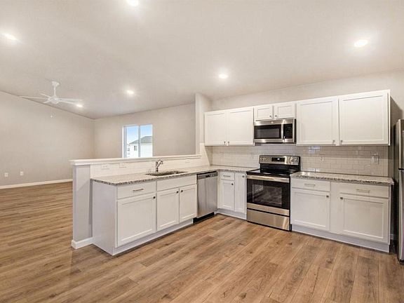 4th image of 2853 Sycamore River Dr