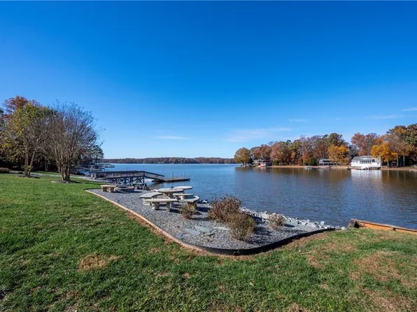 1851 Waterford Pointe Rd, Lexington, NC 27292